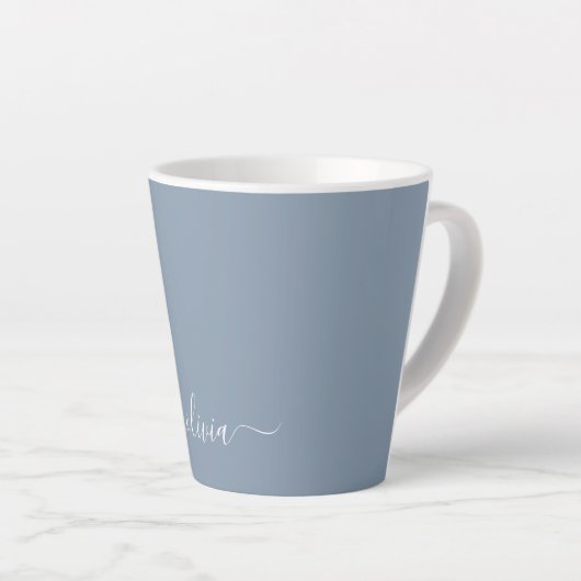 Dusty Blue Minimalistisch Modern Monogram Elegant Milchtasse (Rechte Ecke)
