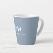 Dusty Blue Minimalistisch Modern Monogram Elegant Milchtasse (Rechte Ecke)