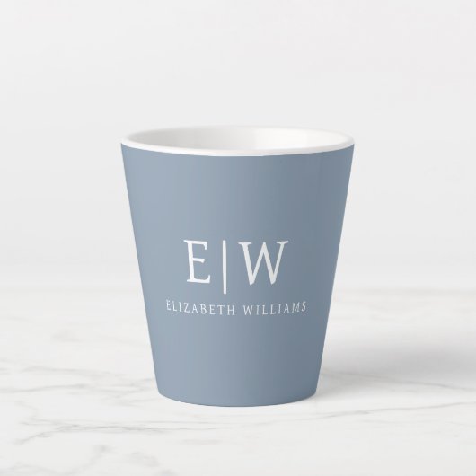 Dusty Blue Minimalistisch Modern Monogram Elegant Milchtasse (Vorderseite)