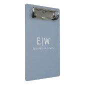 Dusty Blue Minimalistisch Modern Monogram Elegant Mini Klemmbrett (Schrägansicht)