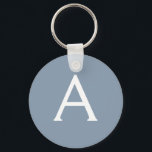 Dusty Blue Minimalistisch Modern Monogram Elegant Schlüsselanhänger<br><div class="desc">Einführen in unsere Dusty Blue Minimalistisch Modern Monogram Elegant Collection: Erhöhen Sie Ihren Stil mit schlichter Eleganz und zeitlosem Charme. Unsere Kollektion präsentiert minimalistische Designs in einer beruhigenden, staubblauen Farbe, die durch elegante Monogramme nach Ihrem Geschmack ergänzt wird. Von der edlen Schreibwaren bis hin zum vielseitigen Zubehör - jedes Stück...</div>