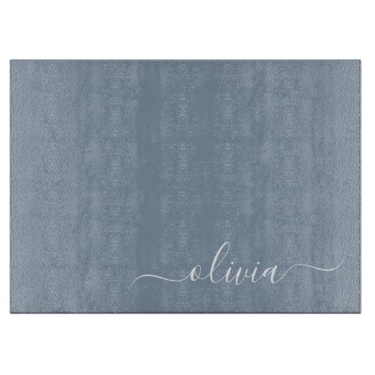 Dusty Blue Minimalistisch Modern Monogram Elegant Schneidebrett (Vorderseite)
