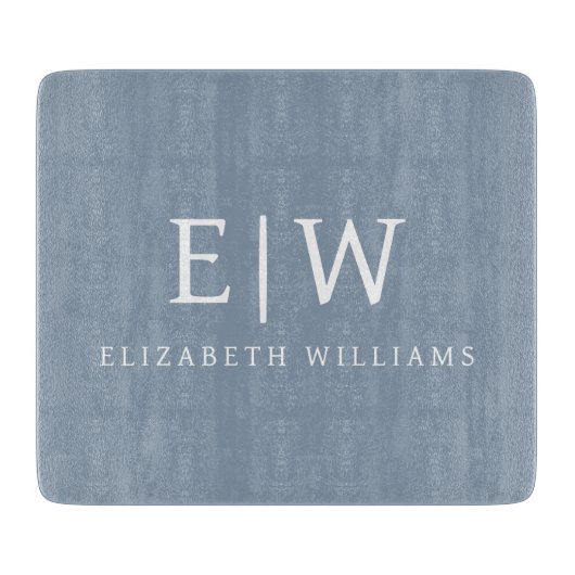 Dusty Blue Minimalistisch Modern Monogram Elegant Schneidebrett (Vorderseite)