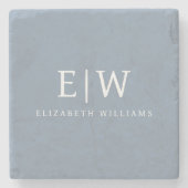 Dusty Blue Minimalistisch Modern Monogram Elegant Steinuntersetzer (Vorderseite)