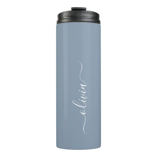 Dusty Blue Minimalistisch Modern Monogram Elegant Thermosbecher (Vorderseite)