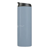 Dusty Blue Minimalistisch Modern Monogram Elegant Thermosbecher (Nach rechts gedreht)