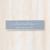 Dusty Blue Minimalistisch Modern Monogram Elegant Türschild (Vorderseite )