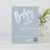 Dusty Blue Minimalistisch Script Baby Dusche QR Co Einladung (Stehend Vorderseite)