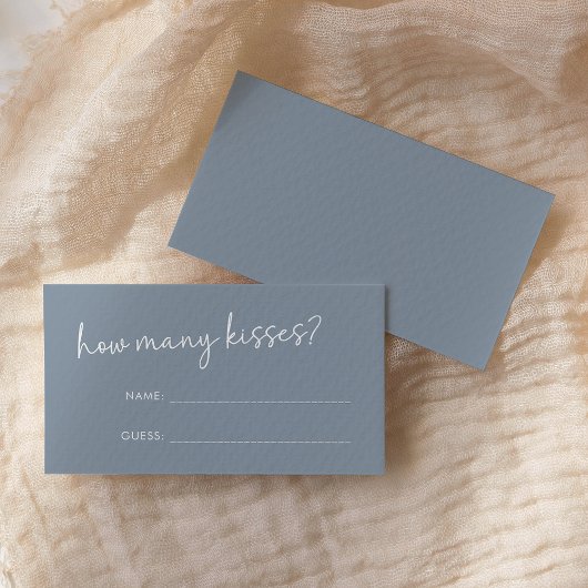 Dusty Blue Minimalistisch Script Wie viele Kisses  Begleitkarte