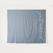 Dusty Blue Modern Elegant Just Married Wedding Wandteppich (Vorderseite (Horizontal))