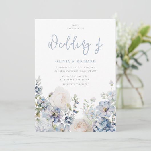 Dusty Blue Modern Floral All Seasons Wedding Einladung (Stehend Vorderseite)