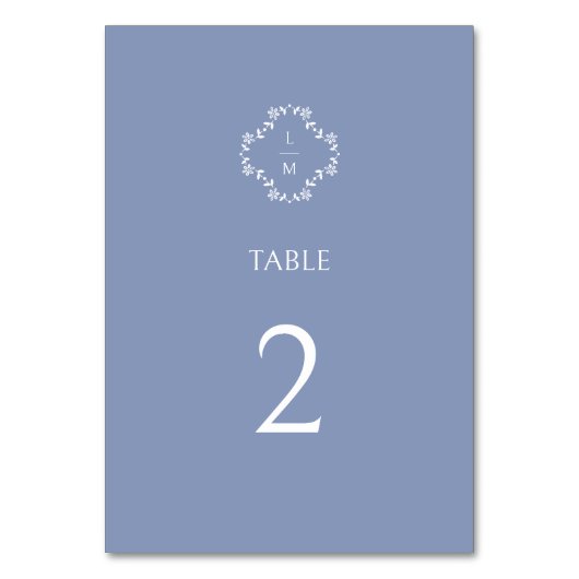 Dusty Blue Modern Floral Monogram Wedding Tischnummer (Vorderseite)