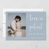 Dusty Blue Modern Minimal Script Foto Elopement Einladung (Vorne/Hinten)