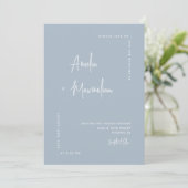 Dusty Blue Modern Minimalistisch QR Code Foto Wedd Einladung (Stehend Vorderseite)