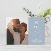 Dusty Blue Modern Minimalistisch Wedding Foto Save The Date (Stehend Vorderseite)