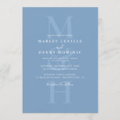 Dusty Blue Modern Monogram Overlay Wedding Einladung (Vorderseite)