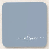 Dusty Blue Modern Script Elegante Monogram Name Getränkeuntersetzer (Vorderseite)
