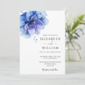 Dusty Blue Modern Watercolor Floral Wedding Einladung (Stehend Vorderseite)