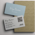 DUSTY BLUE Moderne Elegante Minimal QR Code Kreati Visitenkarte<br><div class="desc">Das moderne minimalistische Design der Visitenkarte zeichnet sich durch einen stilvollen hellblauen Hintergrund des AIRY aus, der Ihren Namen oder Firmennamen in eleganter Schrift wiedergibt. Vollständig anpassbar, sodass Sie die Hintergrundfarbe, den Text und das Logo individuell an Ihre Markenidentität anpassen können. Das doppelseitige Layout beinhaltet Platz für Ihre vollständigen Kontaktinformationen,...</div>