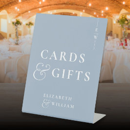 Dusty Blue Monogram Cards und Geschenke Sockelschild