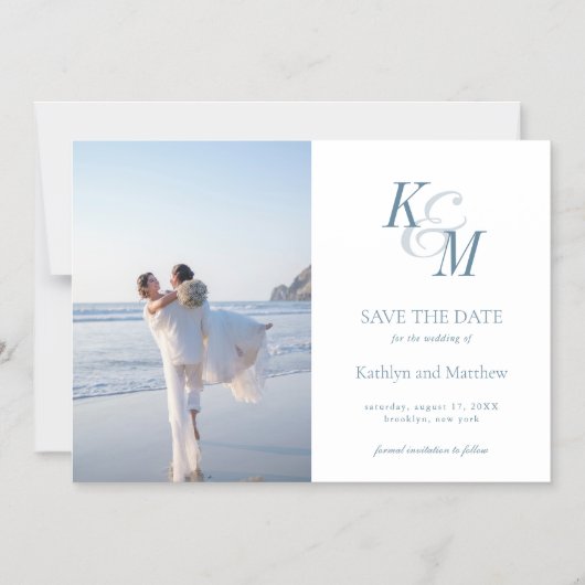 Dusty Blue Monogram Elegant Classic Save the Date Magneteinladung (Vorderseite)
