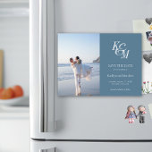 Dusty Blue Monogram Elegant Classic Save the Date Magneteinladung