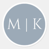 Dusty Blue Monogram Elegant Einfache Minimale Hoch Runder Aufkleber (Vorderseite)