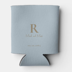 Dusty Blue Monogram Gold Text Wedding Dosenkühler