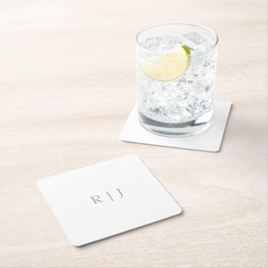 Dusty Blue Monogram Initials Minimale Hochzeit Rechteckiger Pappuntersetzer (Vor Ort)