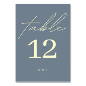 Dusty Blue Monogram Minimal Moderne Hochzeit Tischnummer (Vorderseite)