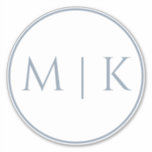 Dusty Blue Monogram Name Einfache Minimale Hochzei Aufkleber<br><div class="desc">Gedruckt mit Monogramm-Initialen (die Sie bearbeiten,  ändern und personalisieren können) in benutzerdefinierten staubblauen Farben. Design in allen Größen,  wählen Sie einfach die richtige Größe,  die Sie benötigen.</div>