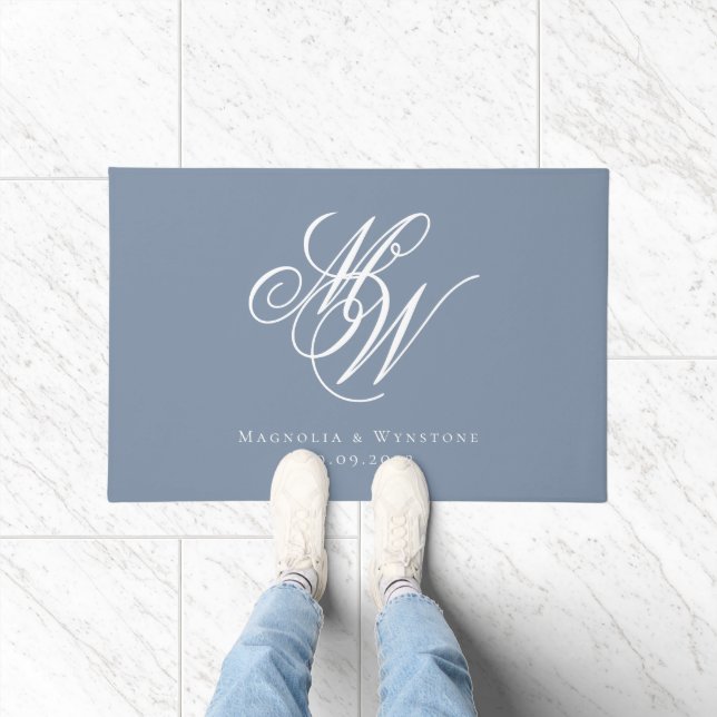 Dusty Blue Monogram Newlyweds Fußmatte (Indoor)