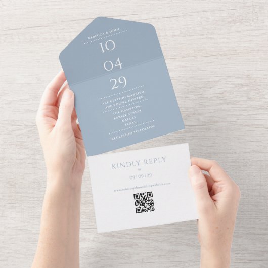 Dusty Blue Monogram QR Code Hochzeitdatum All In One Einladung (Abreißen)