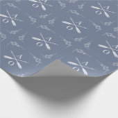 Dusty Blue Monogram und Arrows Geschenkpapier (Ecke)