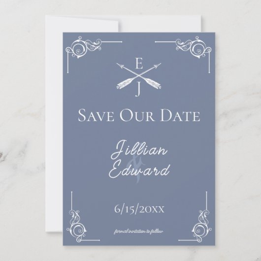 Dusty Blue Monogram und Arrows Save the Date Ankündigung (Vorderseite)