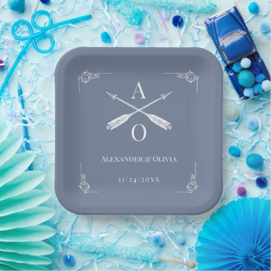 Dusty Blue Monogram und Arrows Wedding Pappteller (Party)