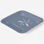 Dusty Blue Monogram und Arrows Wedding Pappteller (Gewinkelt)