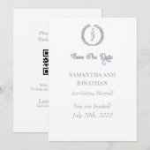 Dusty Blue Monogram Wreath Save the Date Card Einladung (Vorne/Hinten)