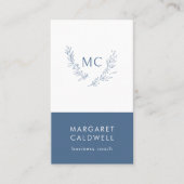 Dusty Blue Monogram Wreath Vertikal Visitenkarte (Vorderseite)