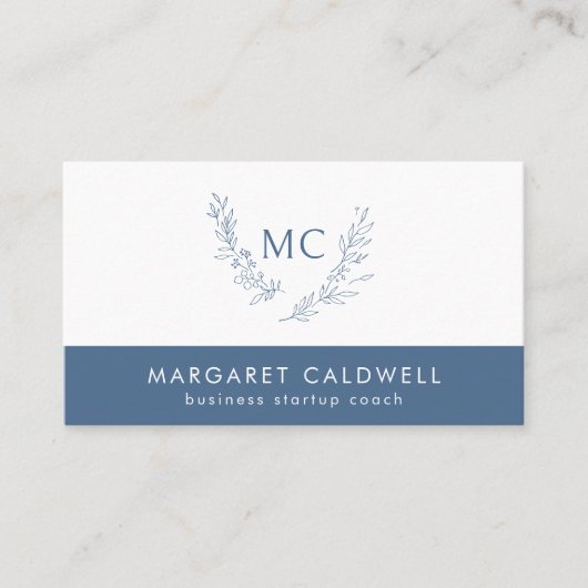 Dusty Blue Monogram Wreath Visitenkarte (Vorderseite)