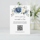 Dusty Blue Navy Champagne Ivory Floral QR Code RSVP Karte (Stehend Vorderseite)