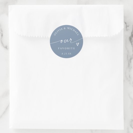 Dusty Blue Our Favorite Wedding Treat Bag Runder Aufkleber (Tasche)