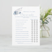 Dusty Blue Over oder unter Brautparty Game Card Ankündigung (Stehend Vorderseite)