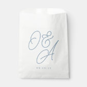 Dusty Blue Oversified Script Monogram Wedding Geschenktütchen (Vorderseite)