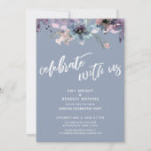 Dusty Blue Painted Floral Celebrate mit uns Einladung (Vorderseite)