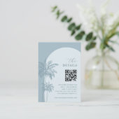 Dusty Blue Palm Trees QR Code Details Hochzeit Begleitkarte (Stehend Vorderseite)
