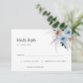 Dusty Blue Pampas floral RSVP card Karte (Stehend Vorderseite)
