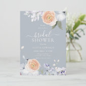 Dusty Blue & Peach Floral Brautparty Einladung (Stehend Vorderseite)