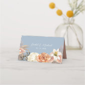Dusty Blue Peach Floral Wedding Platzkarte (Rückseite)