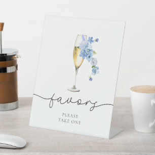 Dusty Blue Petals & Prosecco Brautparty Favoriten Sockelschild